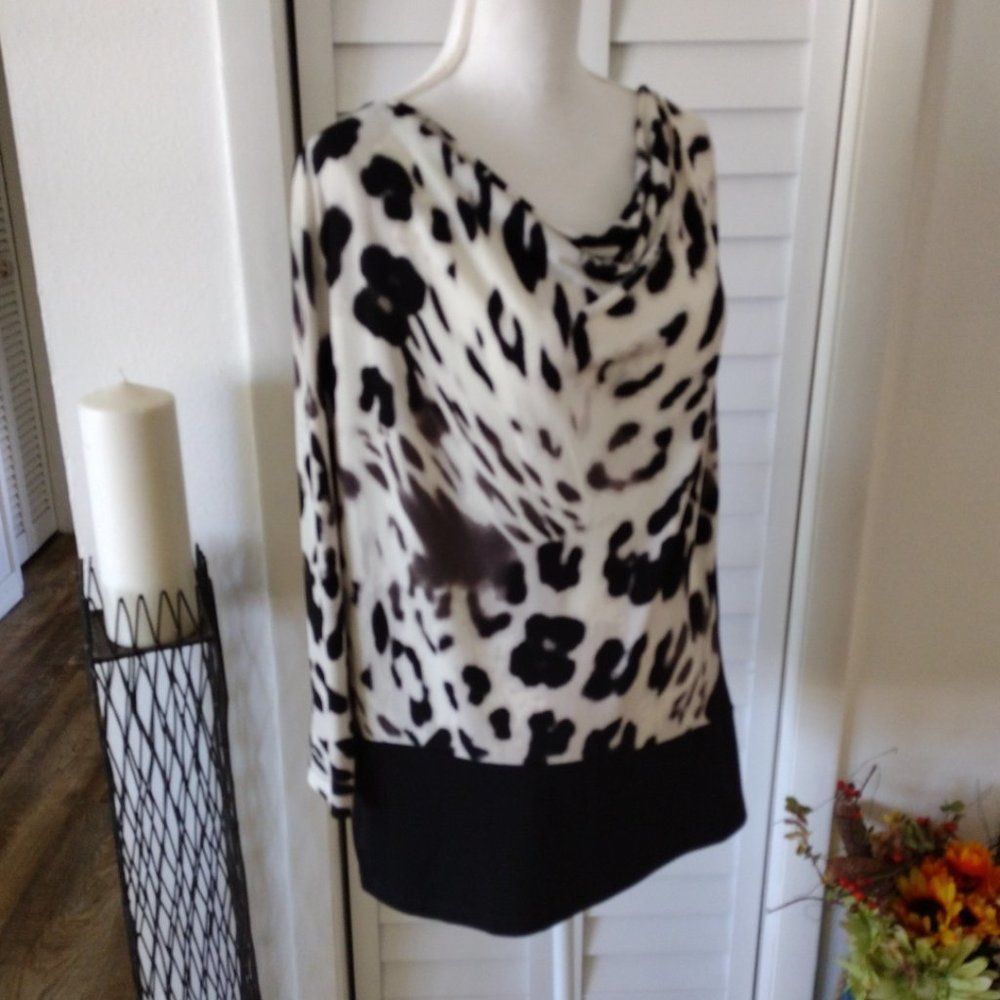 𝅺CHICO'S dolman‎ sleeve animal print drape neck blouse Sz. 2 (M/12)